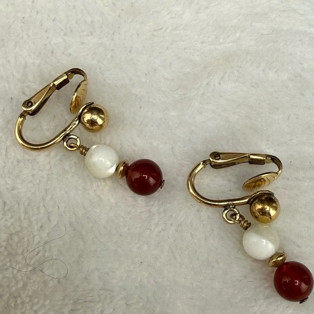 Vintage  Necklace Earring Set Red White Beaded Gold Tone 6mm 17